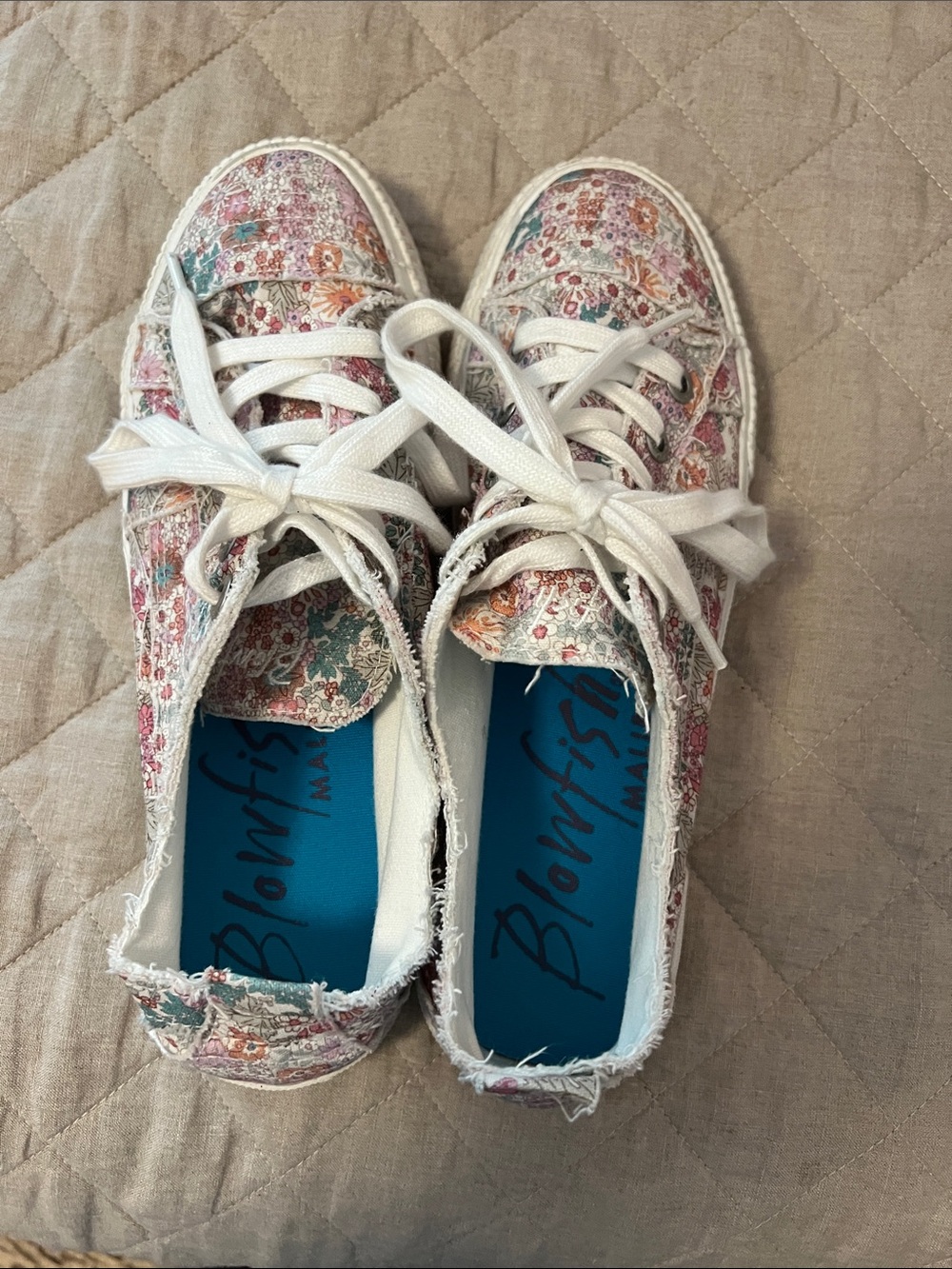 Blowfish Malibu Women's Floral Low-Top Canvas Sneakers in White and Pink